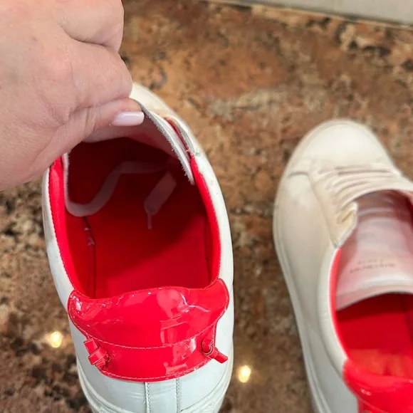 Givenchy White and Pink Lace-Up Sneakers - Picture 10 of 10